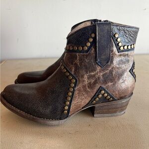 Women’s circle G boots